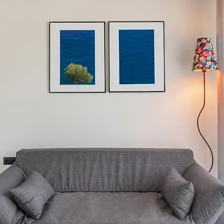 Lunar Apartahotel
