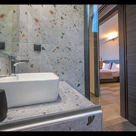 Aparthotel Lunar 4*
